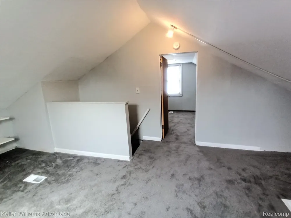15345 Sumner Redford Charter Township, MI 48239