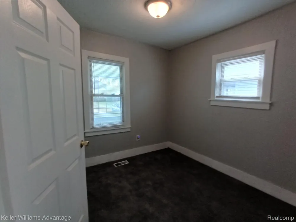 15345 Sumner Redford Charter Township, MI 48239