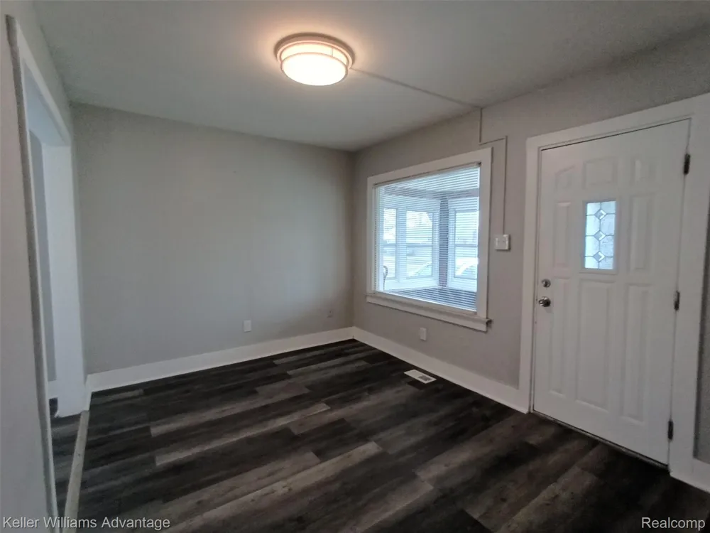 15345 Sumner Redford Charter Township, MI 48239