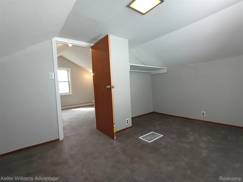 15345 Sumner Redford Charter Township, MI 48239