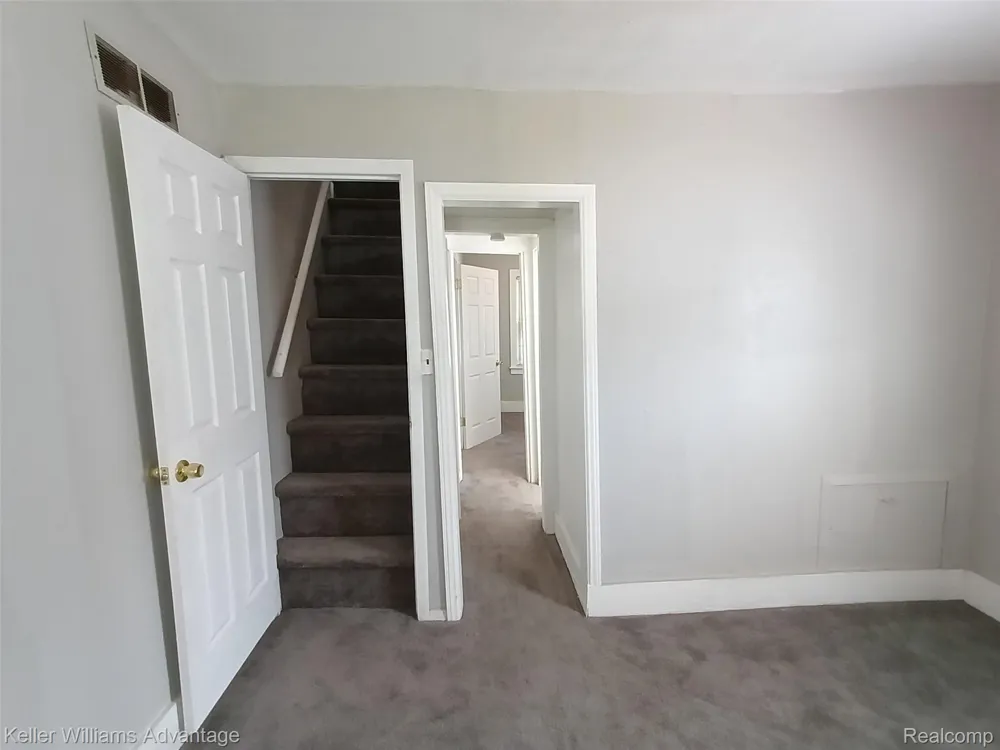 15345 Sumner Redford Charter Township, MI 48239