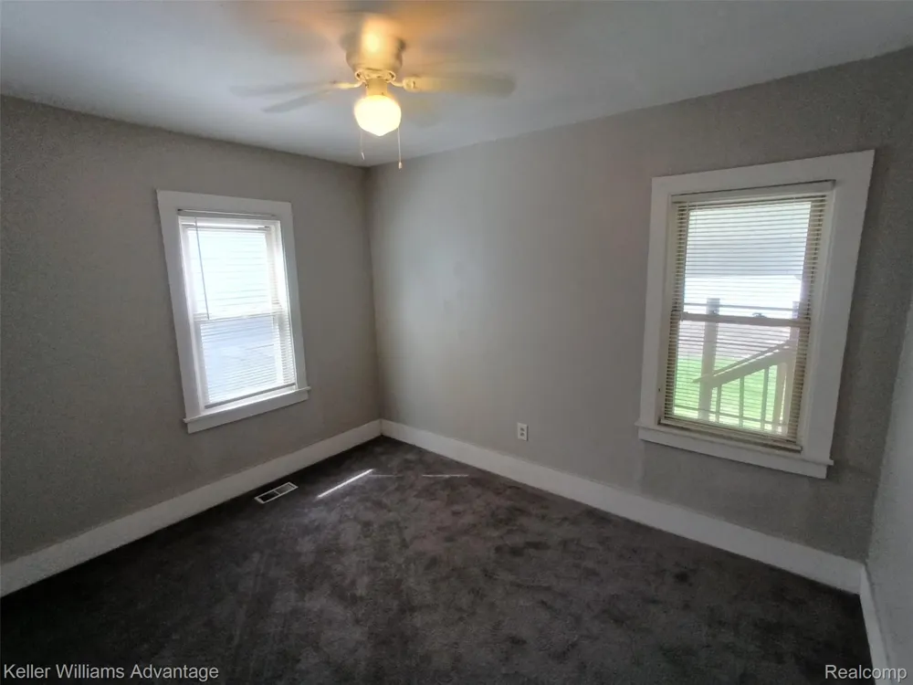 15345 Sumner Redford Charter Township, MI 48239