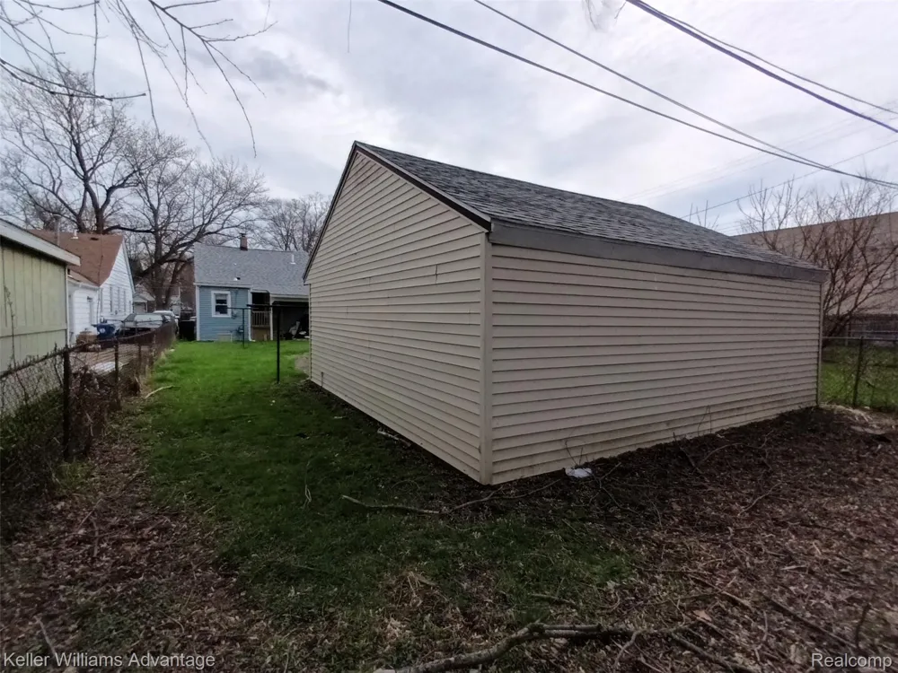 15345 Sumner Redford Charter Township, MI 48239