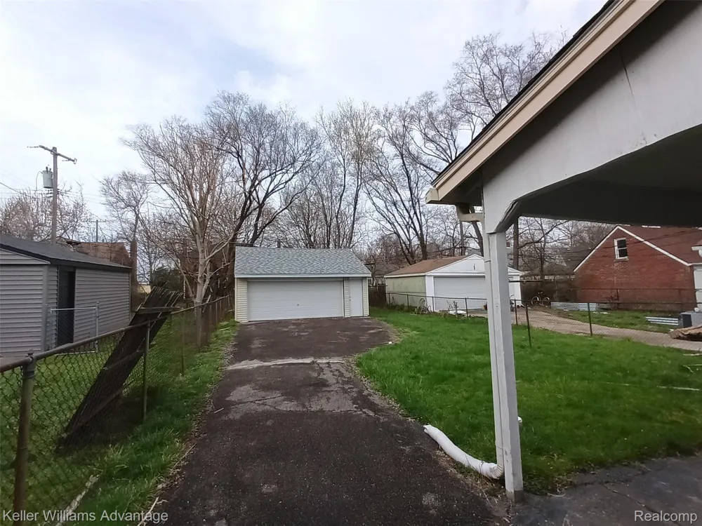 15345 Sumner Redford Charter Township, MI 48239