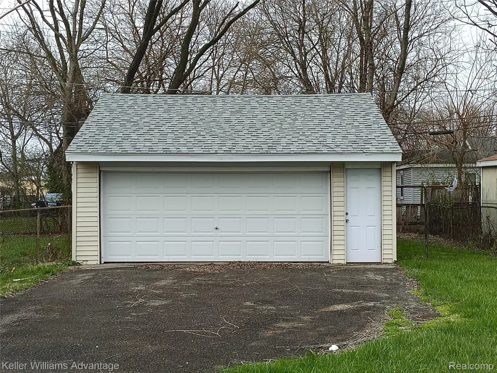 15345 Sumner Redford Charter Township, MI 48239