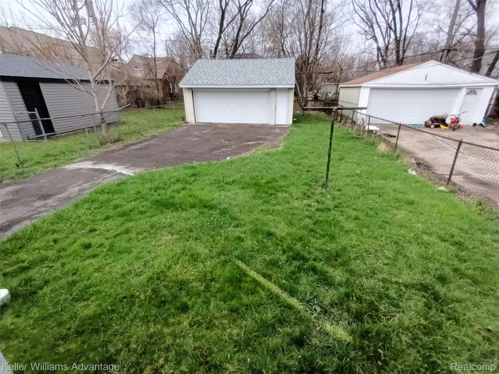 15345 Sumner Redford Charter Township, MI 48239