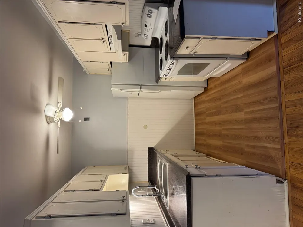 25301 5 Mile rd #109 Redford Charter Township, MI 48239