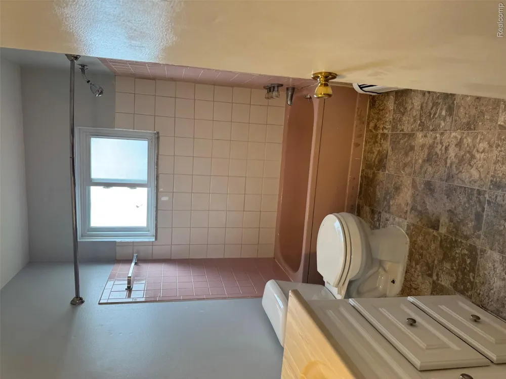 25301 5 Mile rd #109 Redford Charter Township, MI 48239