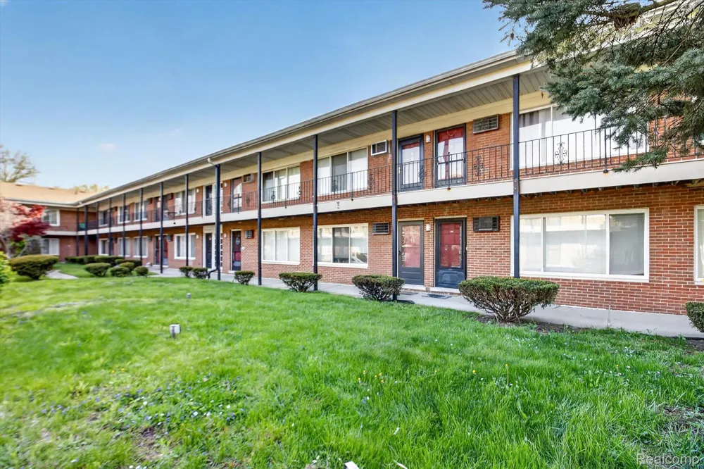 25301 5 Mile rd #109 Redford Charter Township, MI 48239