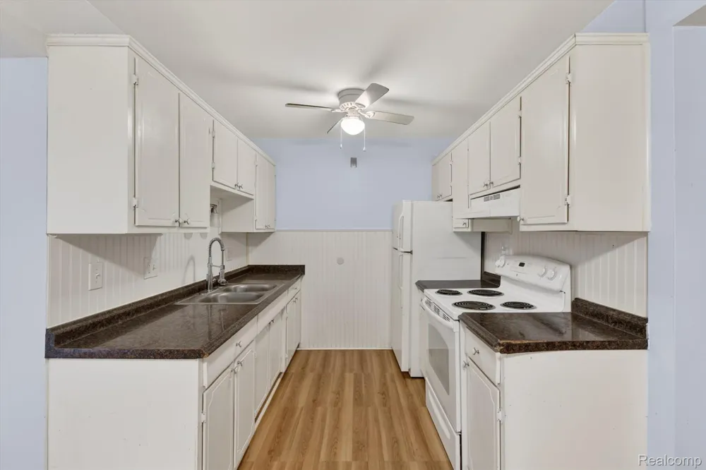 25301 5 Mile rd #109 Redford Charter Township, MI 48239