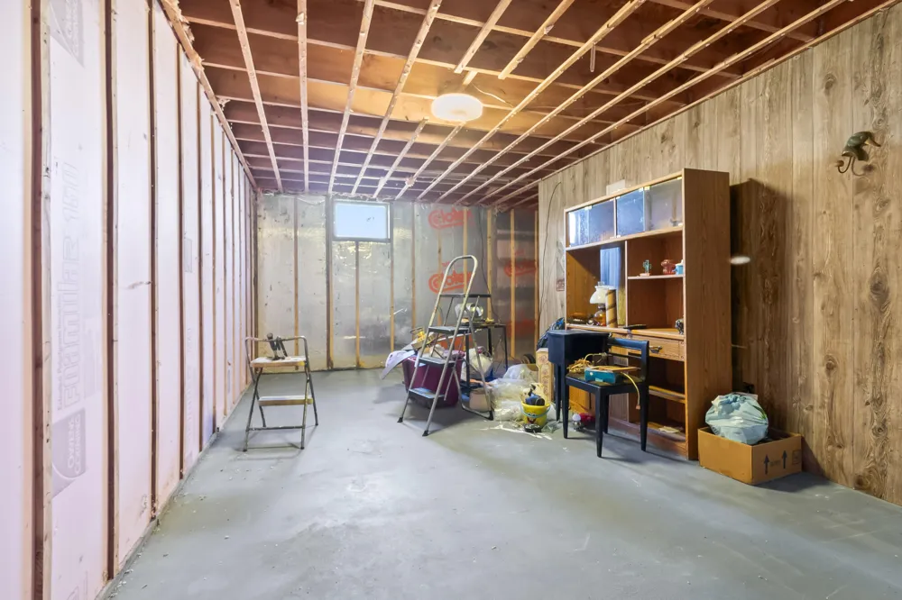 320 Jonesville Road Jonesville City, MI 49250