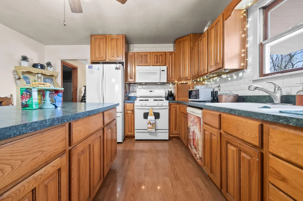 320 Jonesville Road Jonesville City, MI 49250