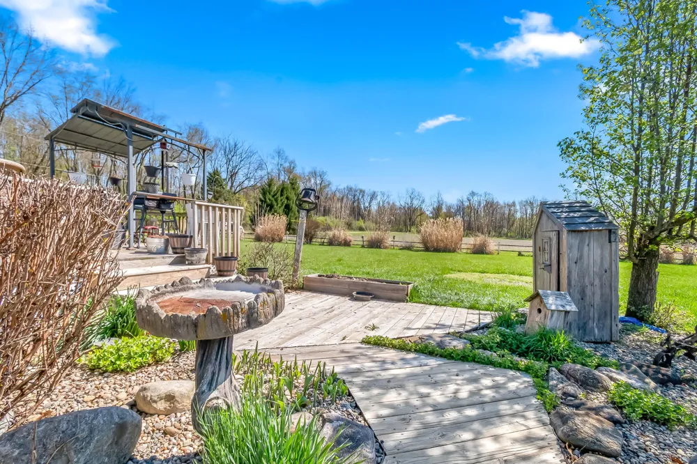 320 Jonesville Road Jonesville City, MI 49250