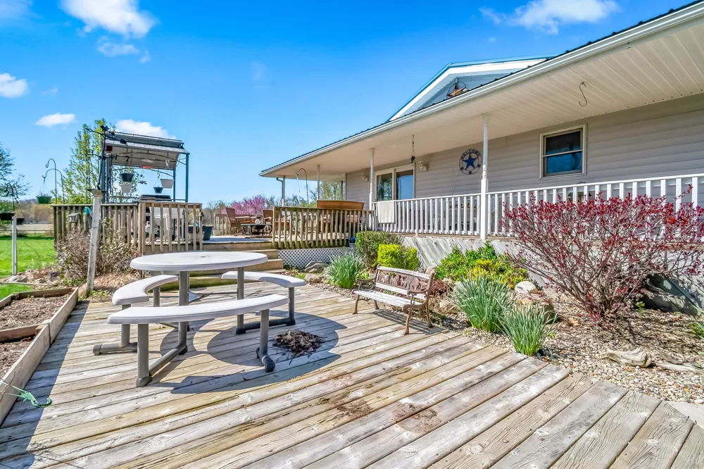320 Jonesville Road Jonesville City, MI 49250