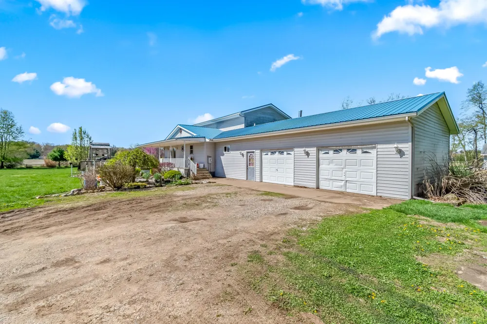 320 Jonesville Road Jonesville City, MI 49250