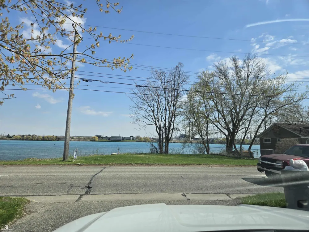 Military VL Street Port Huron City, MI 48060
