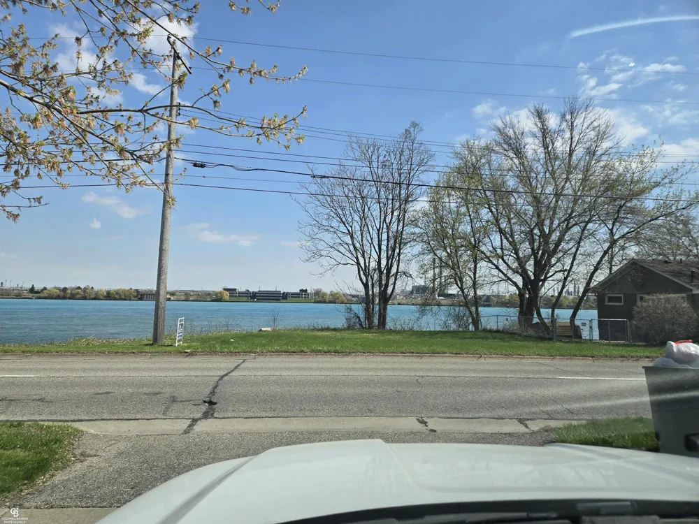 Military VL Street Port Huron City, MI 48060