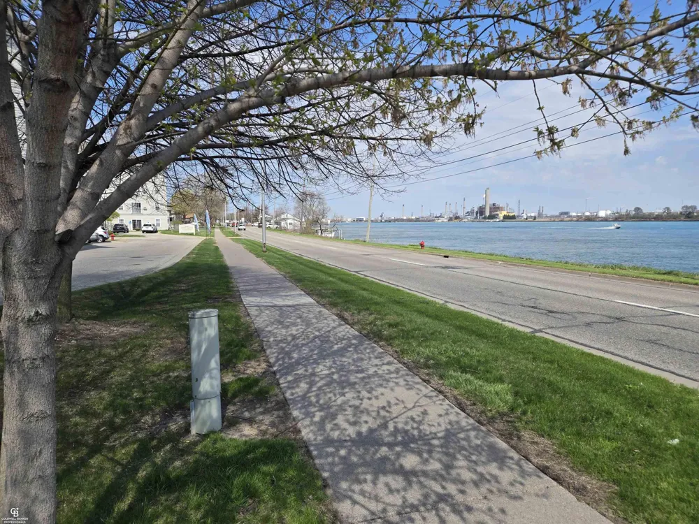 Military VL Street Port Huron City, MI 48060