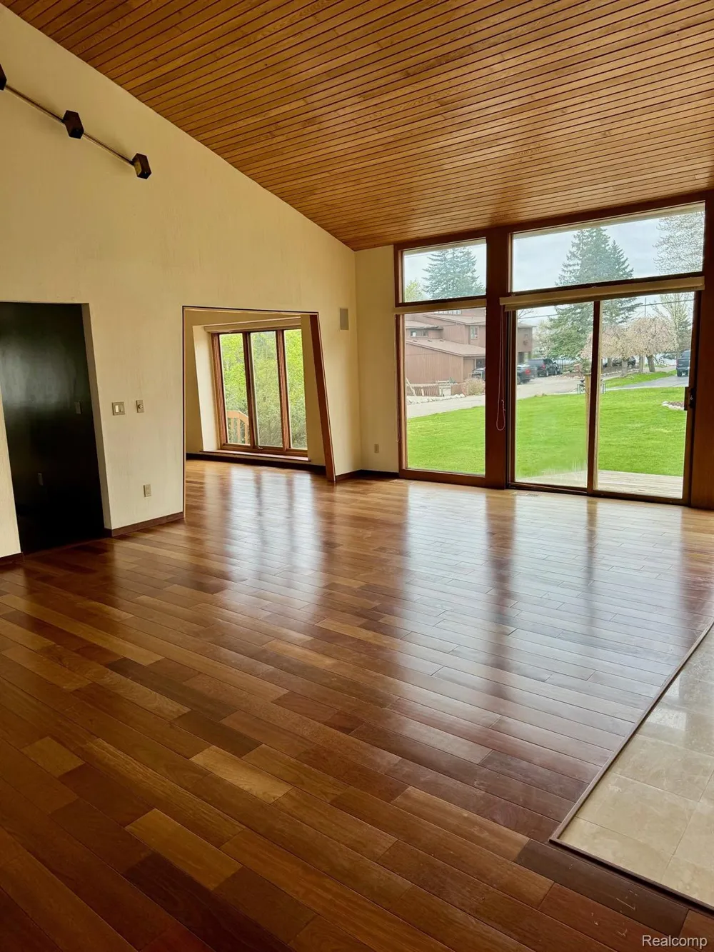 3234 PINE LAKE ROAD West Bloomfield Charter Township, MI 48324
