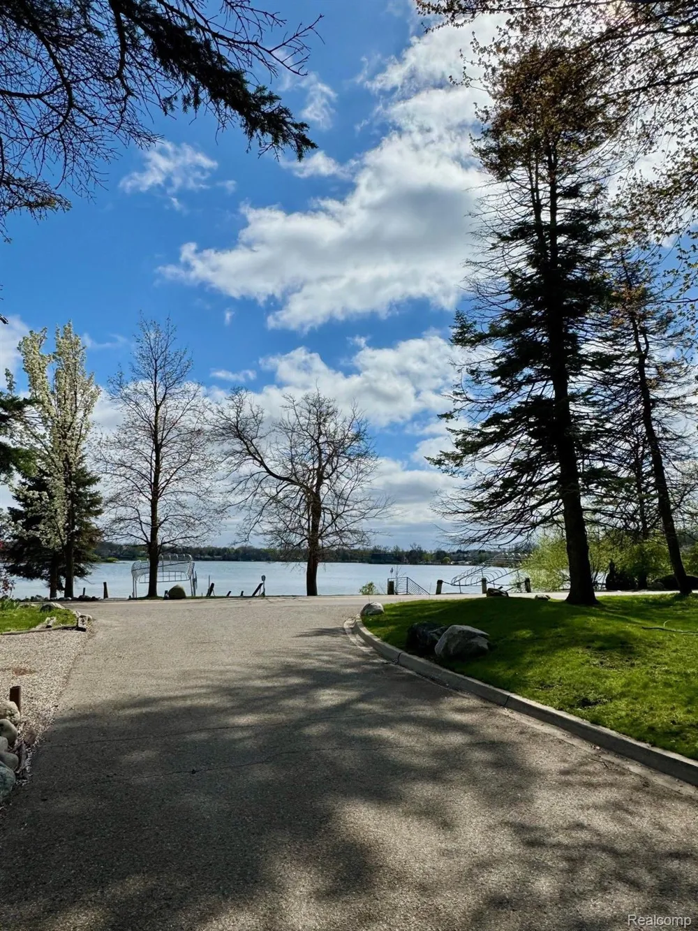 3234 PINE LAKE ROAD West Bloomfield Charter Township, MI 48324