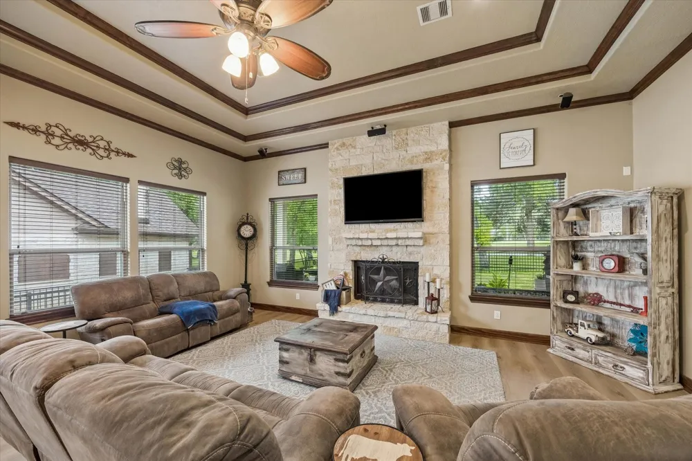 514 Pinehurst Drive New Ulm, TX 78950