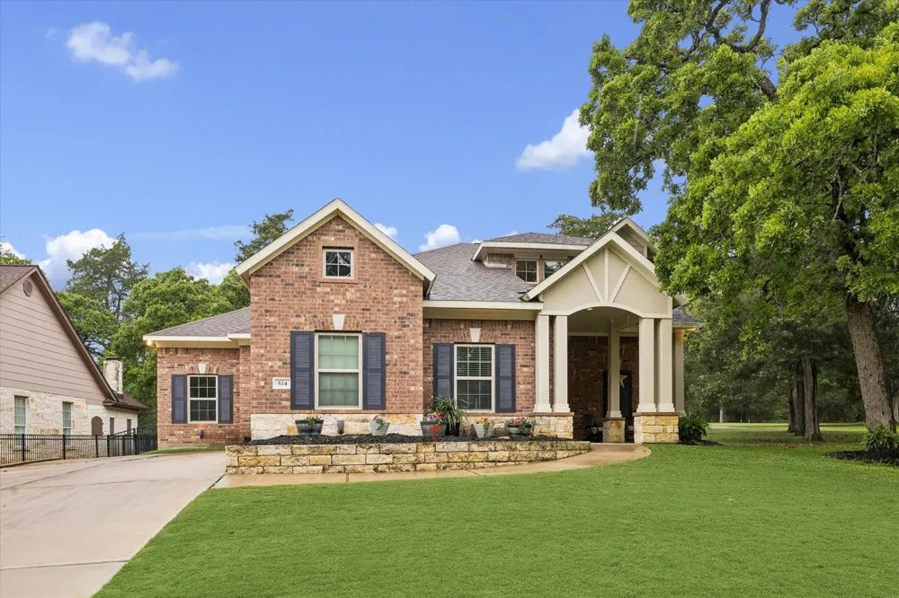 514 Pinehurst Drive New Ulm, TX 78950