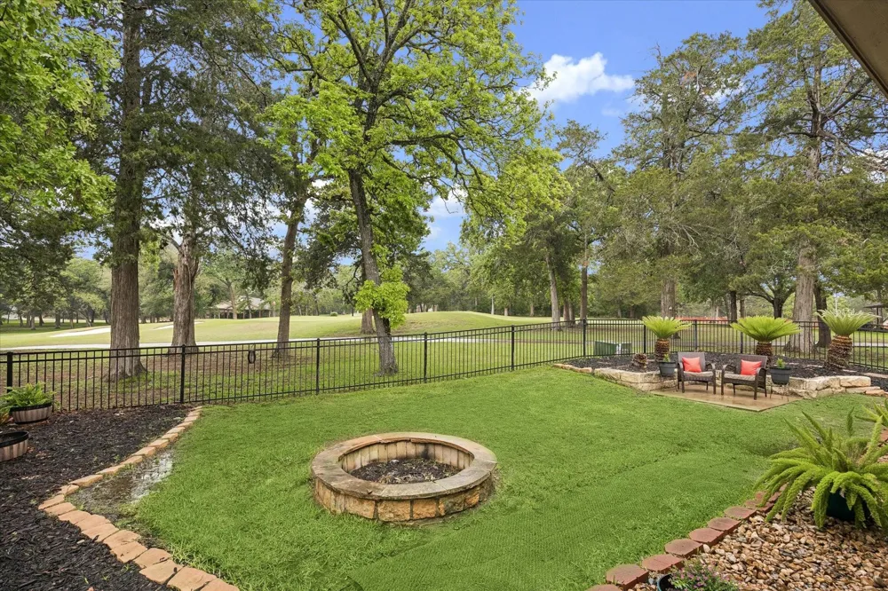 514 Pinehurst Drive New Ulm, TX 78950