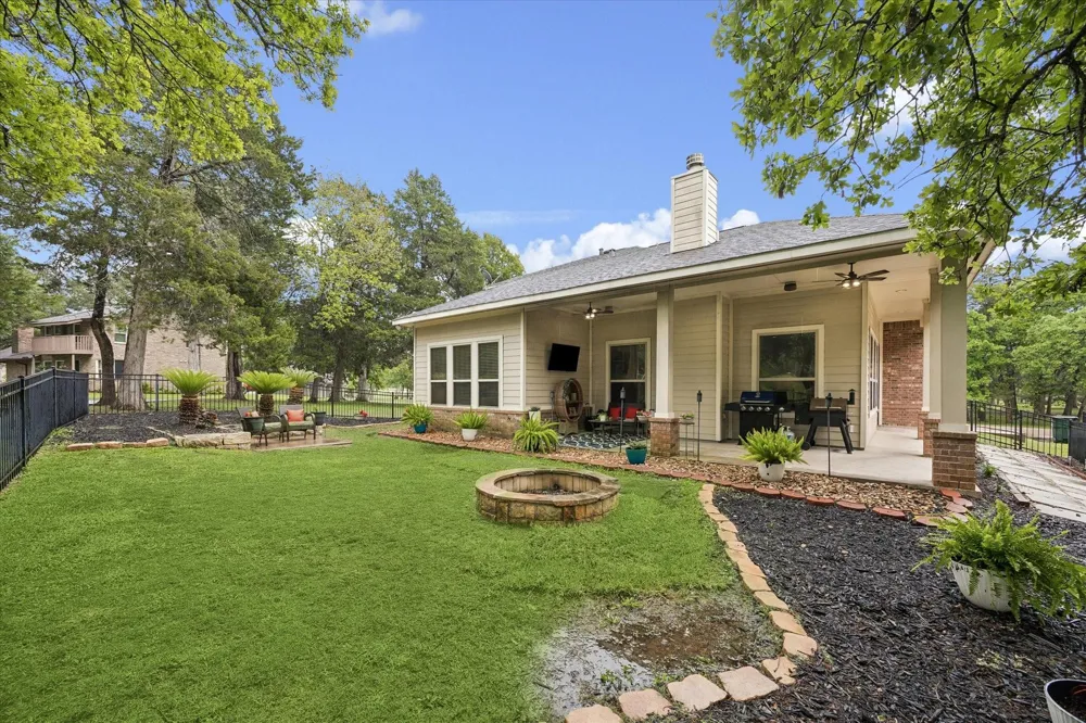 514 Pinehurst Drive New Ulm, TX 78950