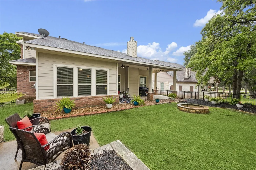 514 Pinehurst Drive New Ulm, TX 78950