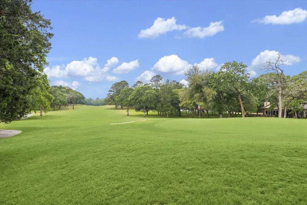514 Pinehurst Drive New Ulm, TX 78950