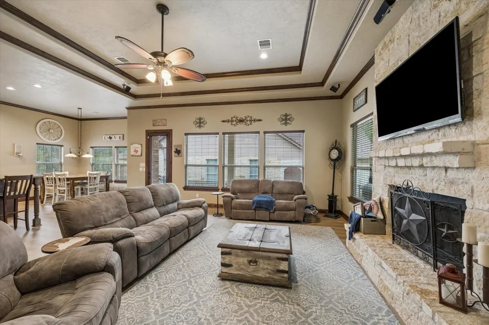 514 Pinehurst Drive New Ulm, TX 78950