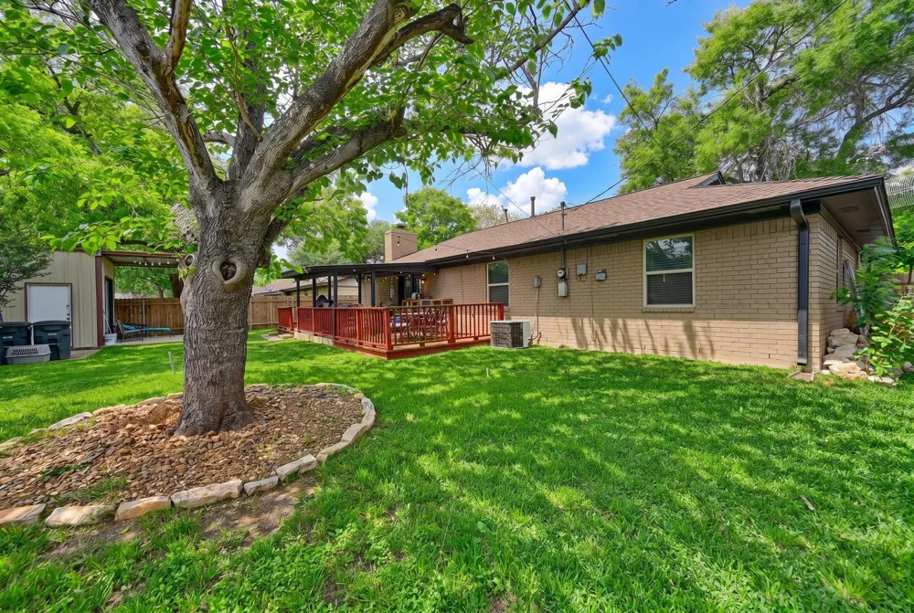 908 Pine Drive Caldwell, TX 77836
