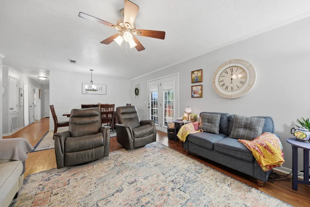 908 Pine Drive Caldwell, TX 77836