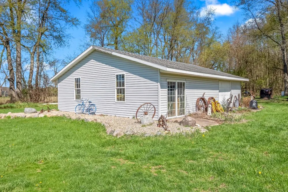 320 Jonesville Road Jonesville, MI 49250