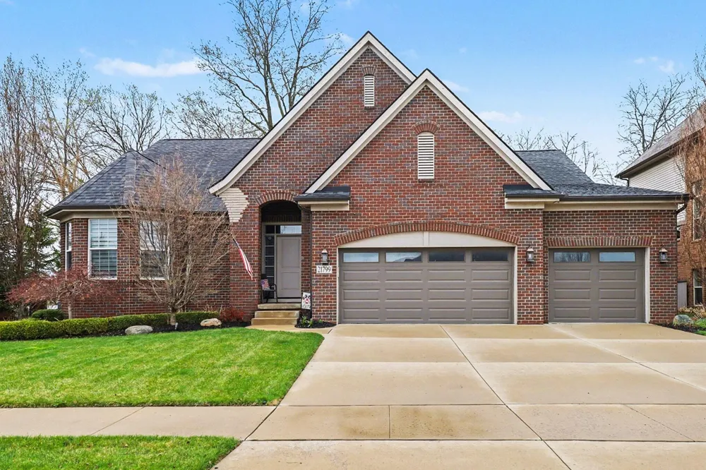 21799 Christenbury Creek Boulevard Macomb, MI 48044