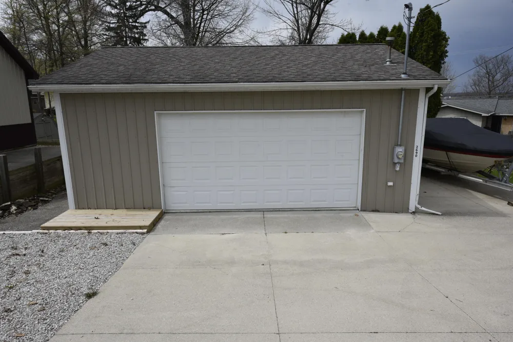 2690 Ovid Street Crystal, MI 48818