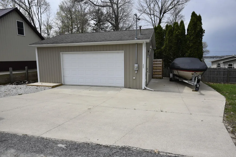 2690 Ovid Street Crystal, MI 48818