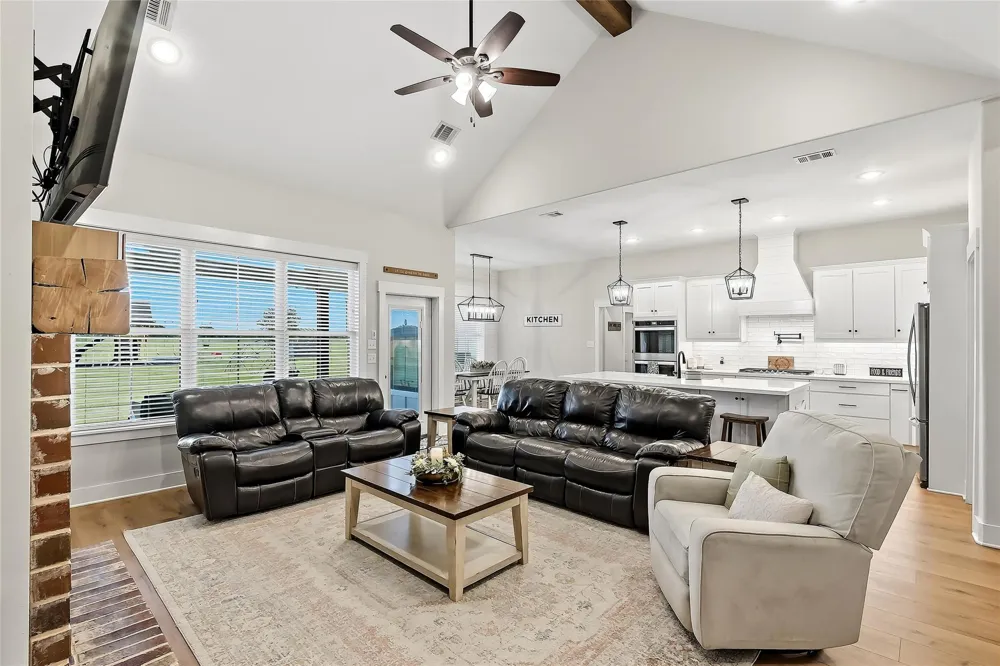 10547 Acacia Lane Hearne, TX 77859