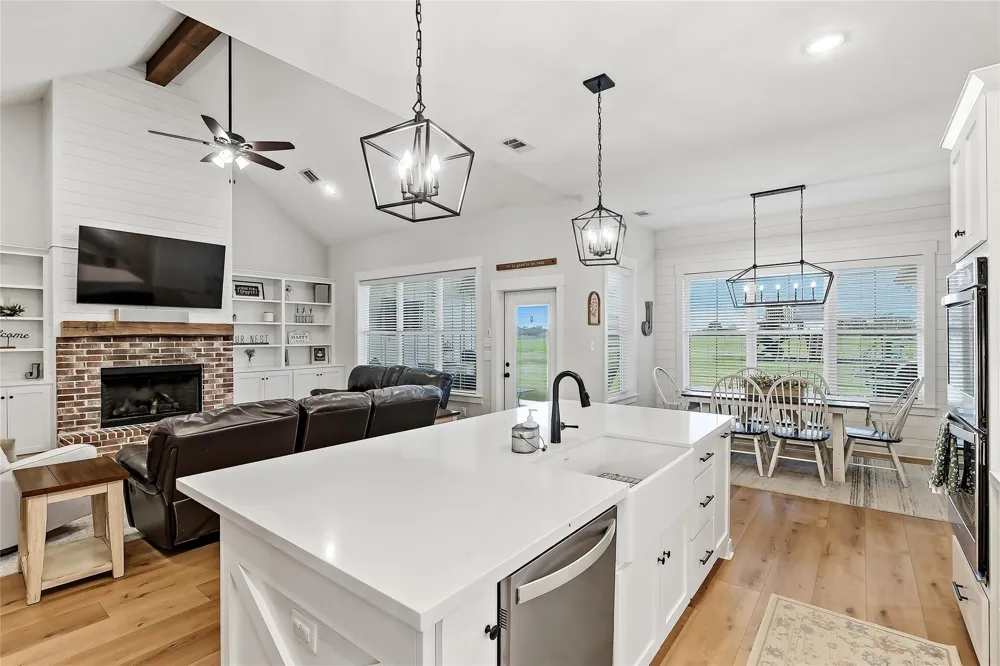 10547 Acacia Lane Hearne, TX 77859