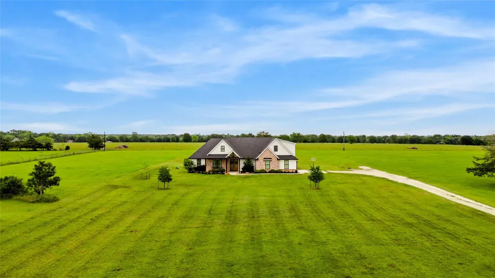 10547 Acacia Lane Hearne, TX 77859