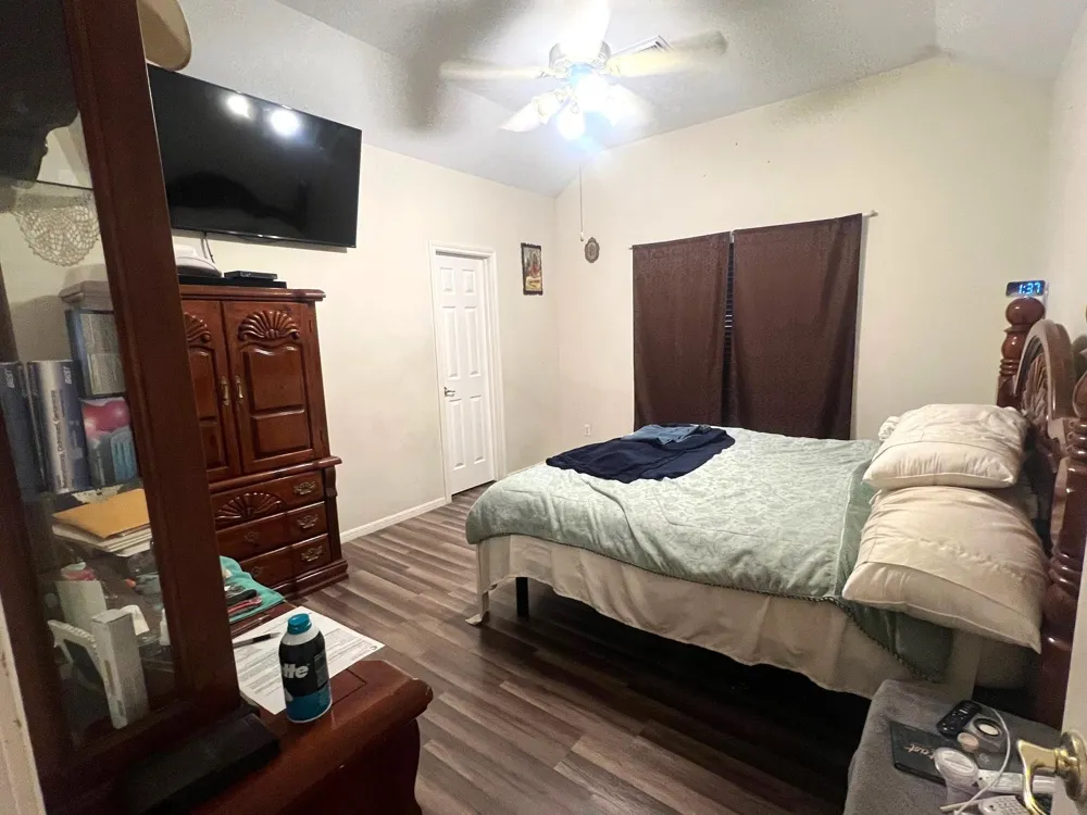 714 Fowlkes Street Sealy, TX 77474