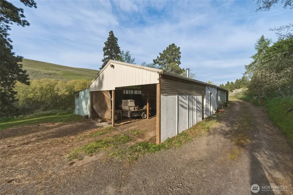 938 Patit Road Dayton, WA 99328