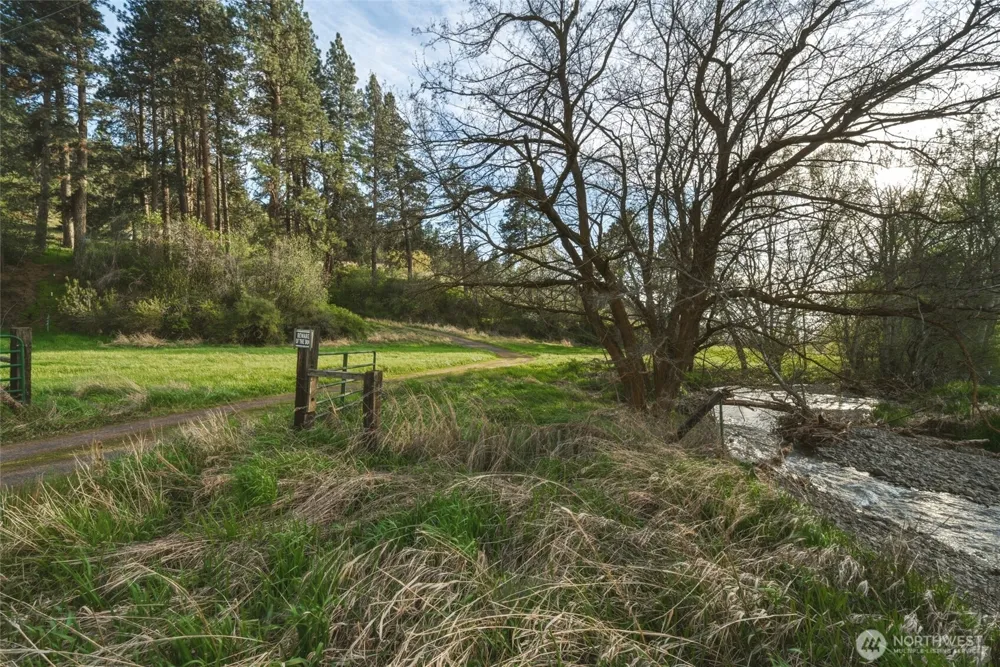 938 Patit Road Dayton, WA 99328