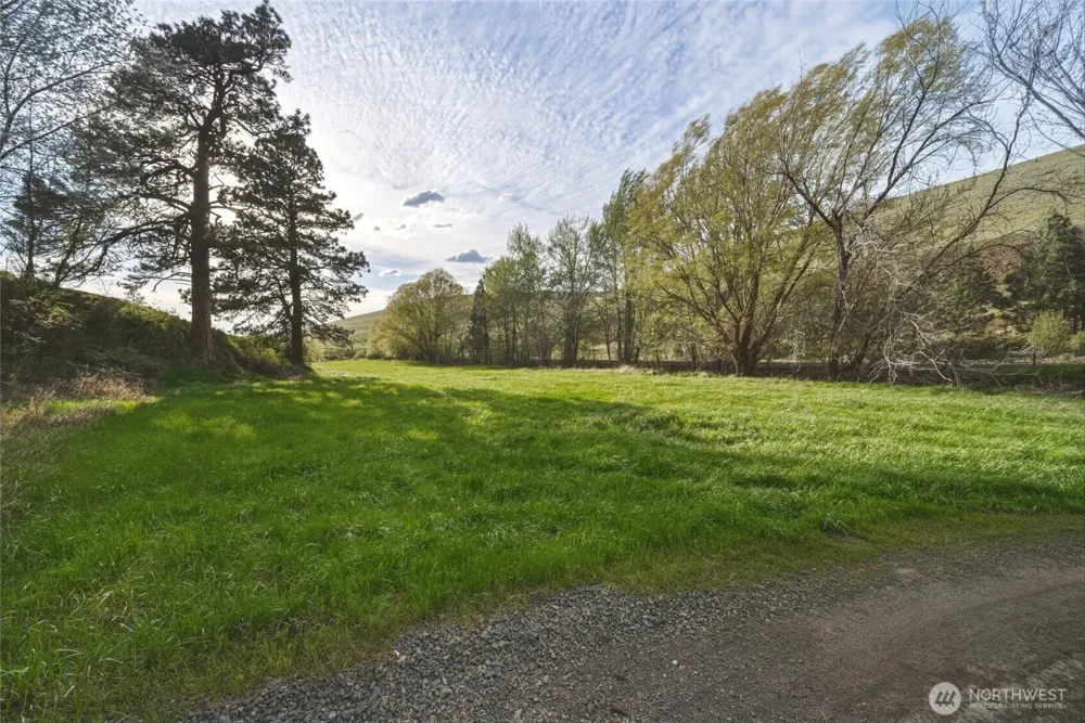 938 Patit Road Dayton, WA 99328