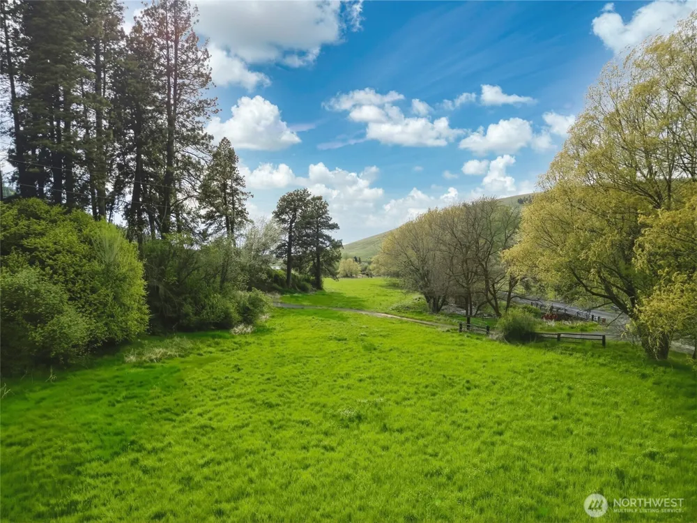 938 Patit Road Dayton, WA 99328