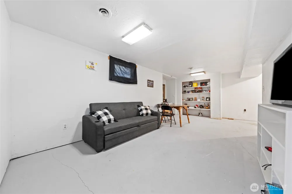 411 Wahl Lind, WA 99341