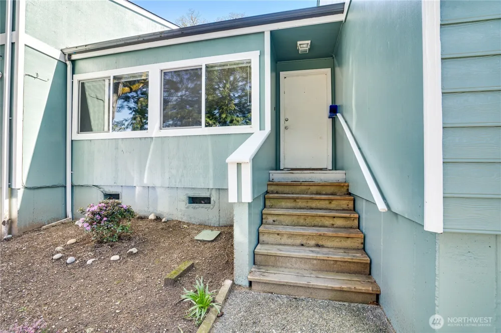3023 Bridgeport Way W #B University Place, WA 98466