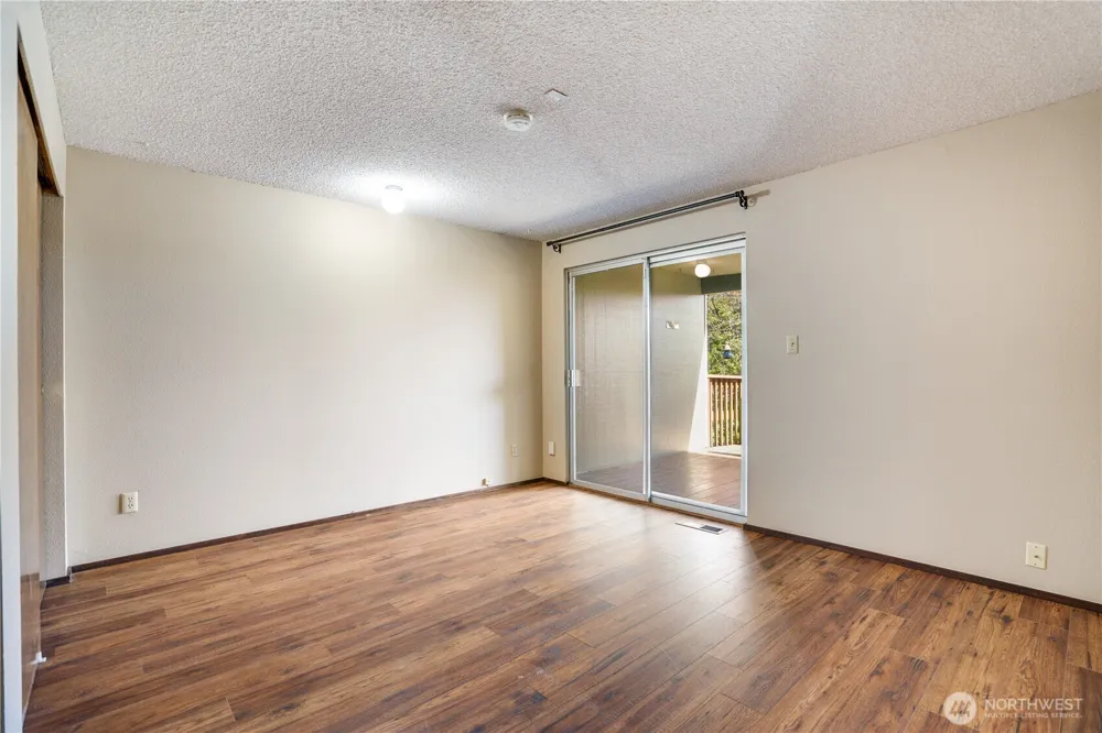 3023 Bridgeport Way W #B University Place, WA 98466