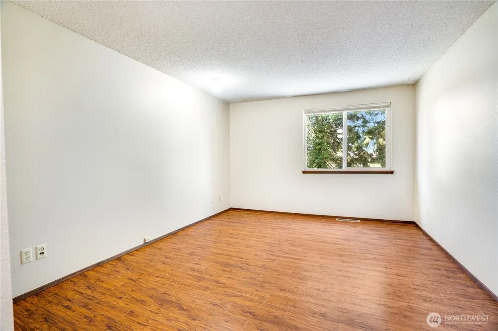 3023 Bridgeport Way W #B University Place, WA 98466
