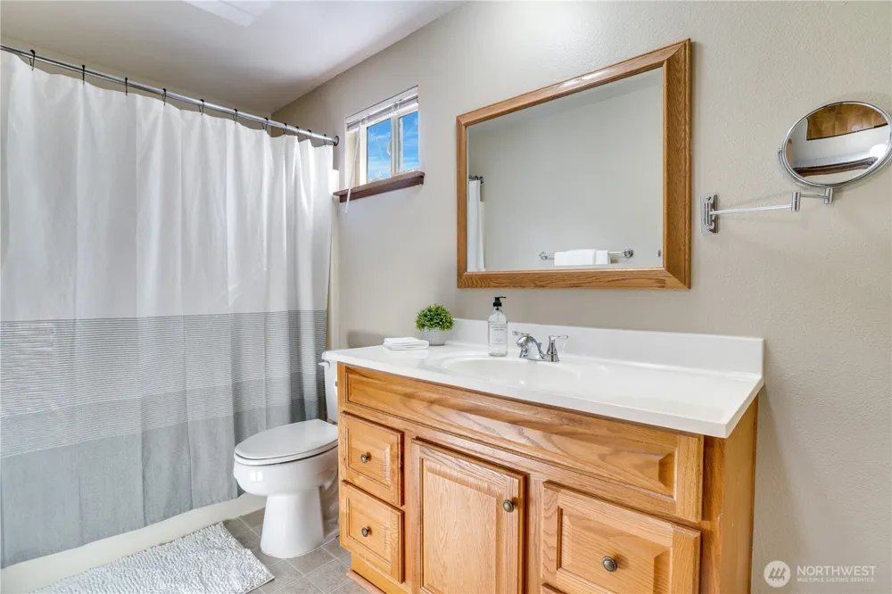 3023 Bridgeport Way W #B University Place, WA 98466
